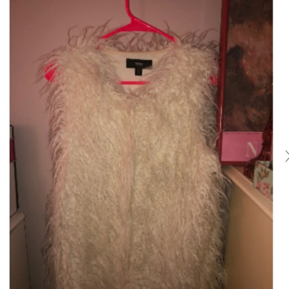 Women's Sherpa Vest - Picture 4 of 4